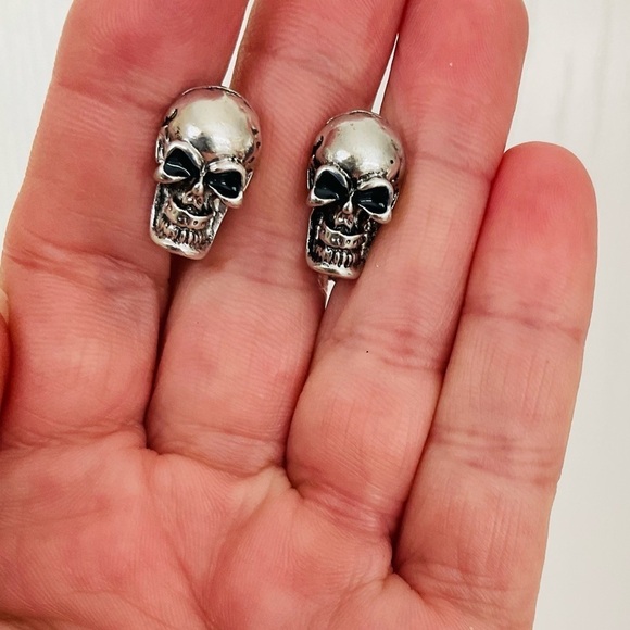 Trendy Gothic Silver Tone Skull Stud Earrings - Picture 5 of 8